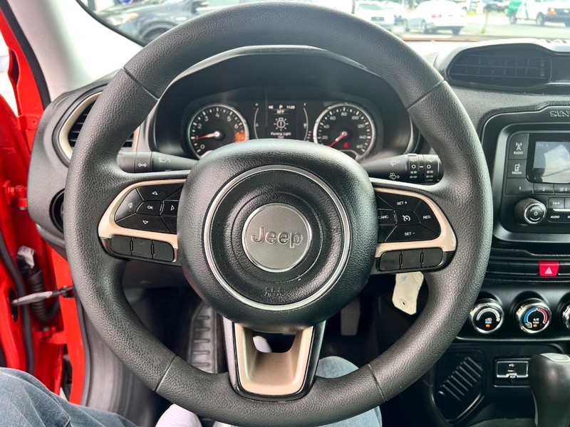 Jeep Renegade Vehicle Image 09