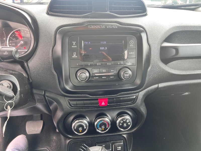 Jeep Renegade Vehicle Image 10