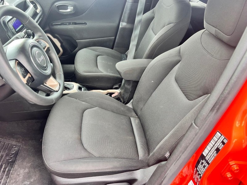 Jeep Renegade Vehicle Image 11