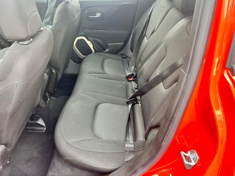 Jeep Renegade Vehicle Image 12
