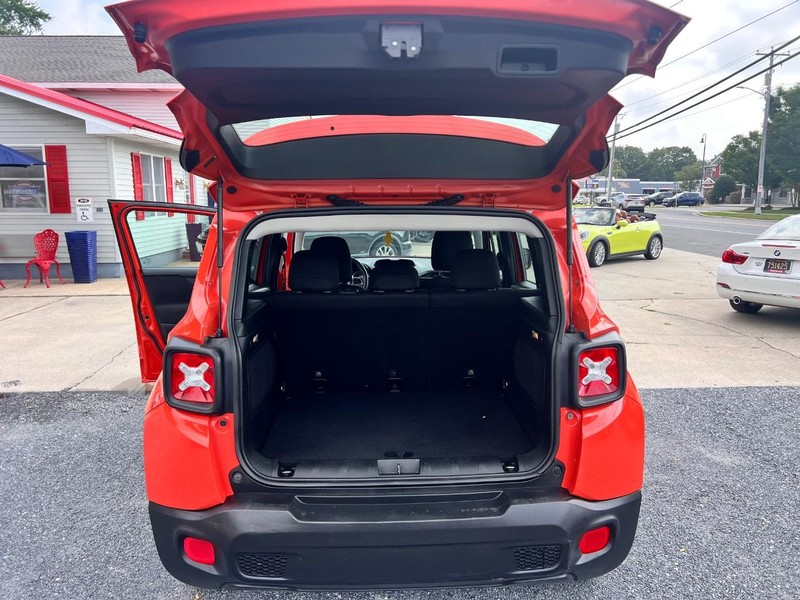 Jeep Renegade Vehicle Image 13