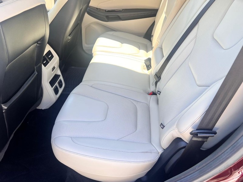 Ford Edge Vehicle Image 14