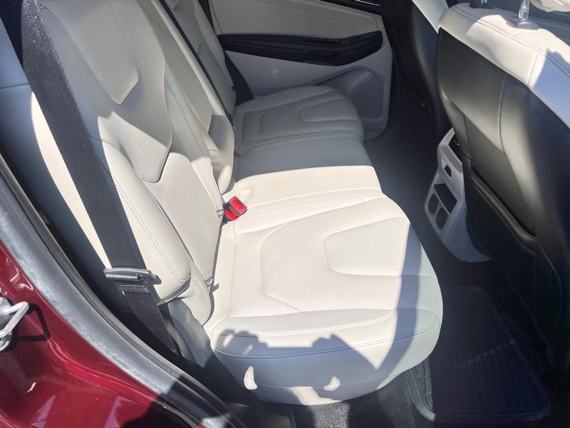 Ford Edge Vehicle Image 16