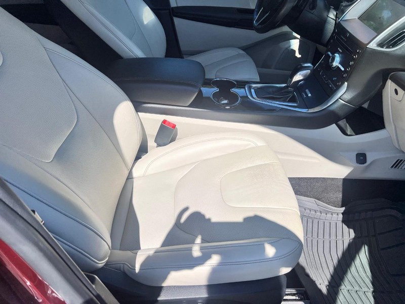 Ford Edge Vehicle Image 17