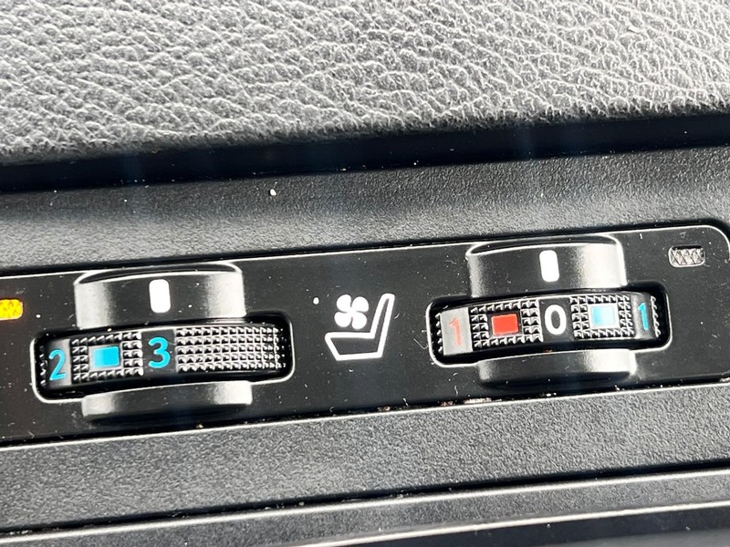 Lexus RX Vehicle Image 14