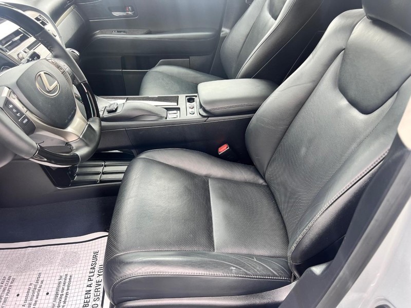Lexus RX Vehicle Image 15