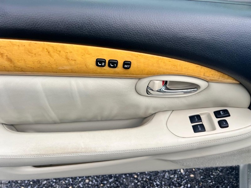 Lexus SC Vehicle Image 09