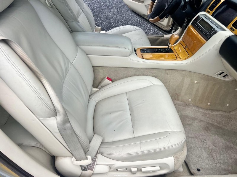 Lexus SC Vehicle Image 11