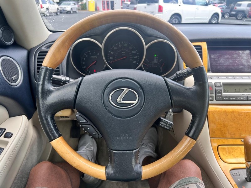 Lexus SC Vehicle Image 12