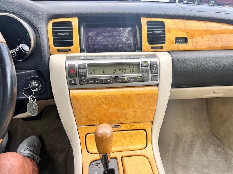 Lexus SC Vehicle Image 13