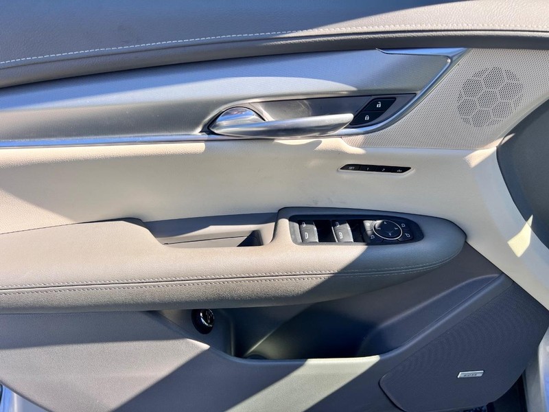 Cadillac XT5 Vehicle Image 09