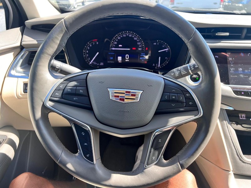 Cadillac XT5 Vehicle Image 10