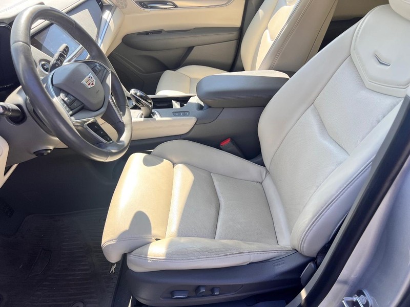 Cadillac XT5 Vehicle Image 14