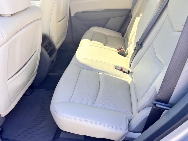 Cadillac XT5 Vehicle Image 15