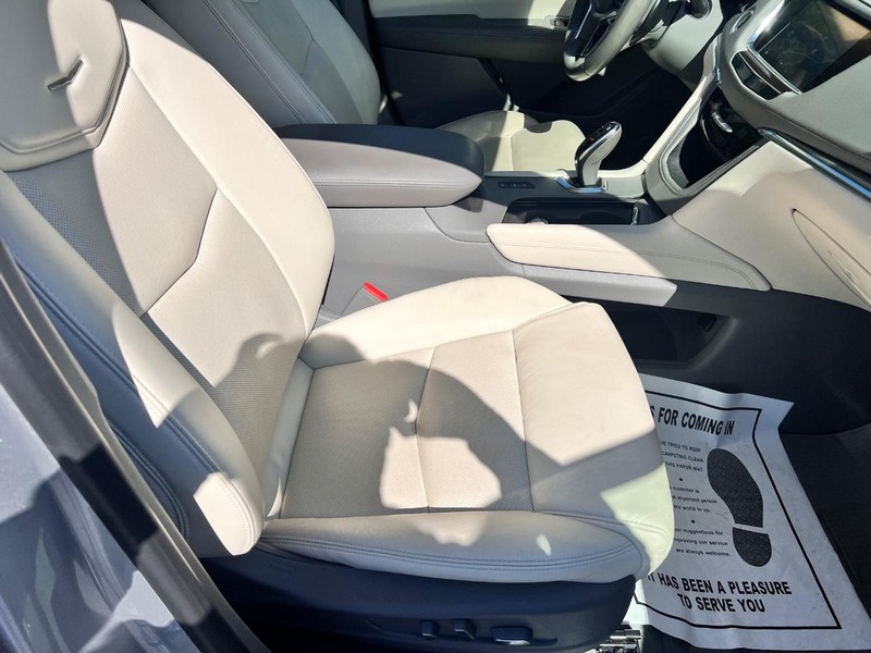 Cadillac XT5 Vehicle Image 18