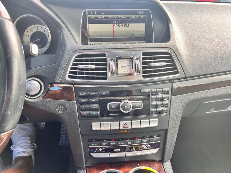 Mercedes-Benz E-CLASS Vehicle Image 11