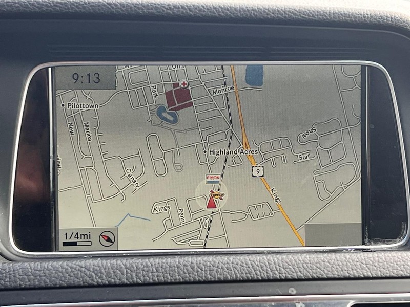 Mercedes-Benz E-CLASS Vehicle Image 12