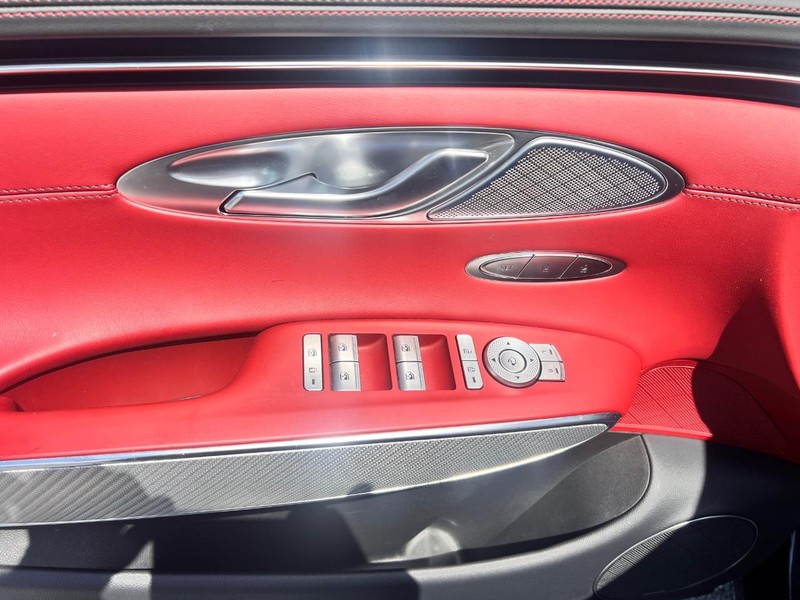 Genesis GV70 Vehicle Image 09