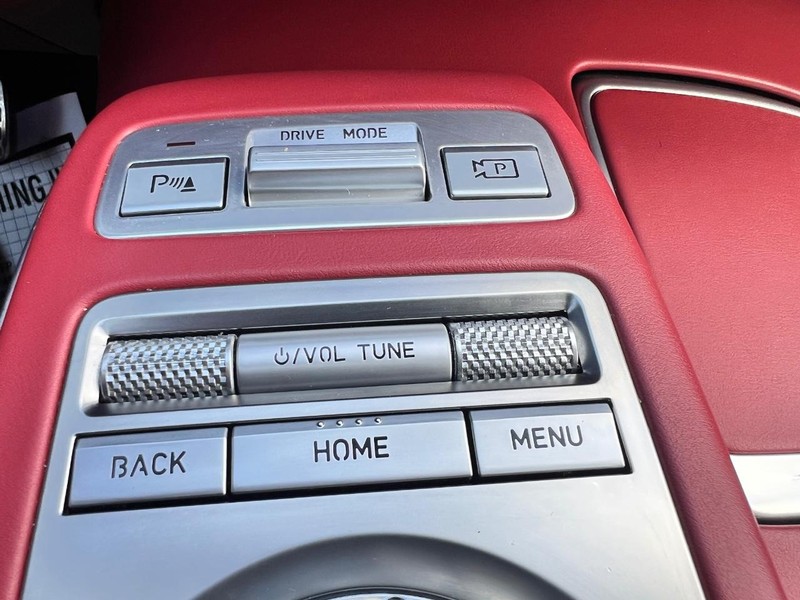 Genesis GV70 Vehicle Image 13