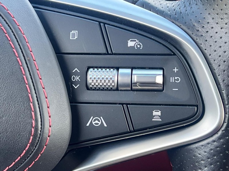 Genesis GV70 Vehicle Image 15
