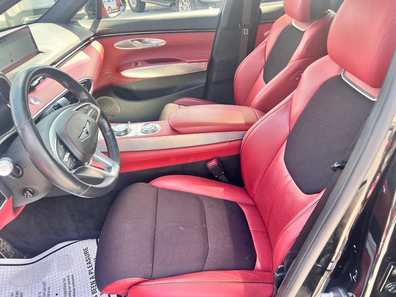 Genesis GV70 Vehicle Image 18