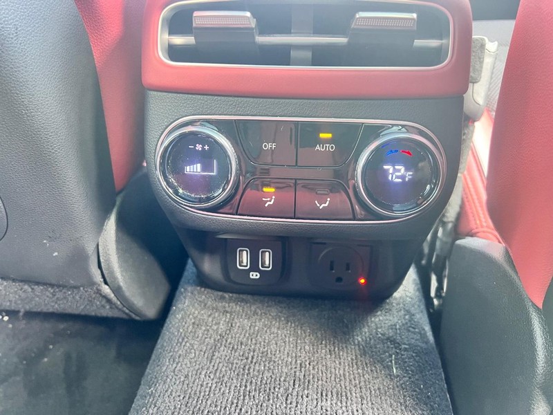 Genesis GV70 Vehicle Image 23