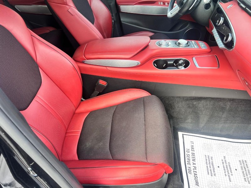 Genesis GV70 Vehicle Image 24