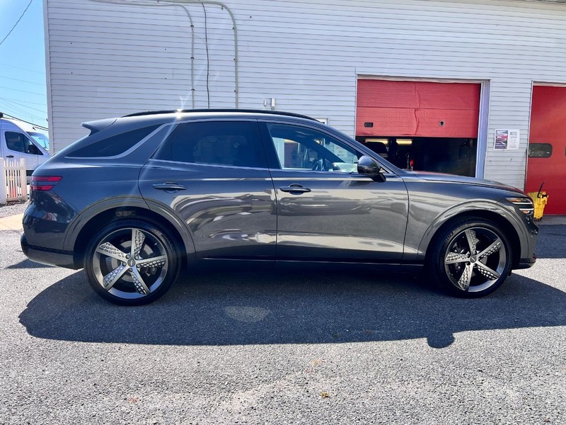 Genesis GV70 Vehicle Image 04