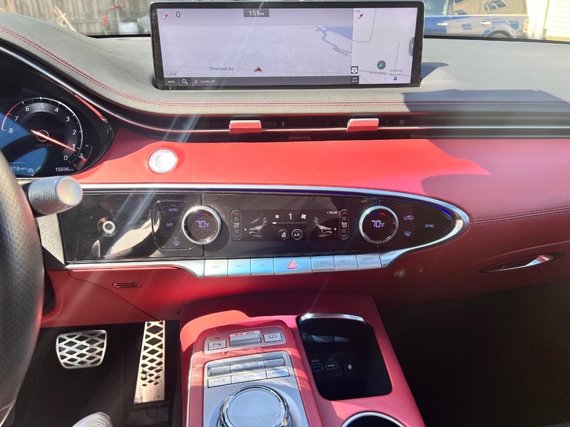 Genesis GV70 Vehicle Image 13