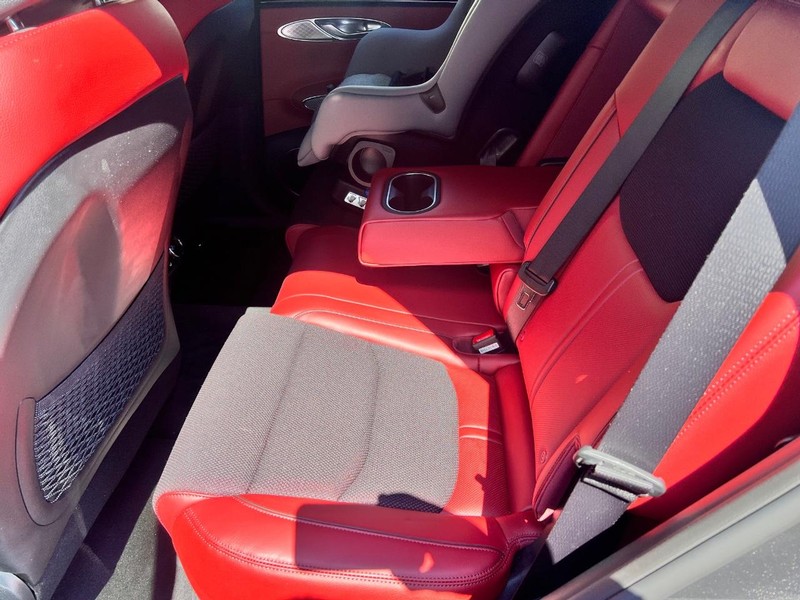 Genesis GV70 Vehicle Image 16