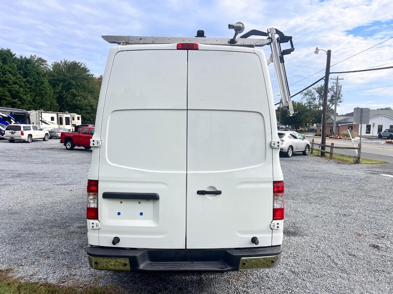 Nissan NV Vehicle Image 06