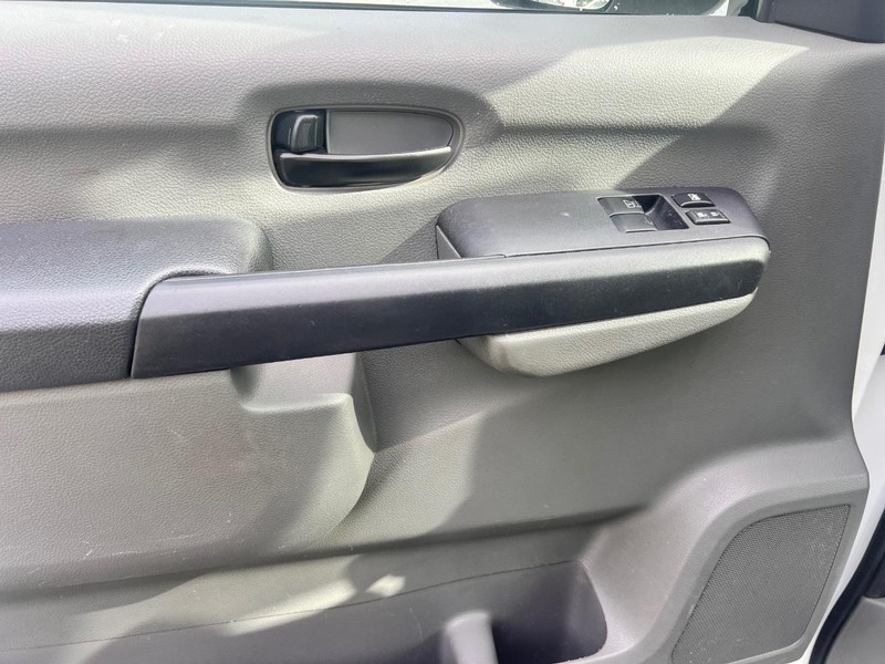 Nissan NV Vehicle Image 09