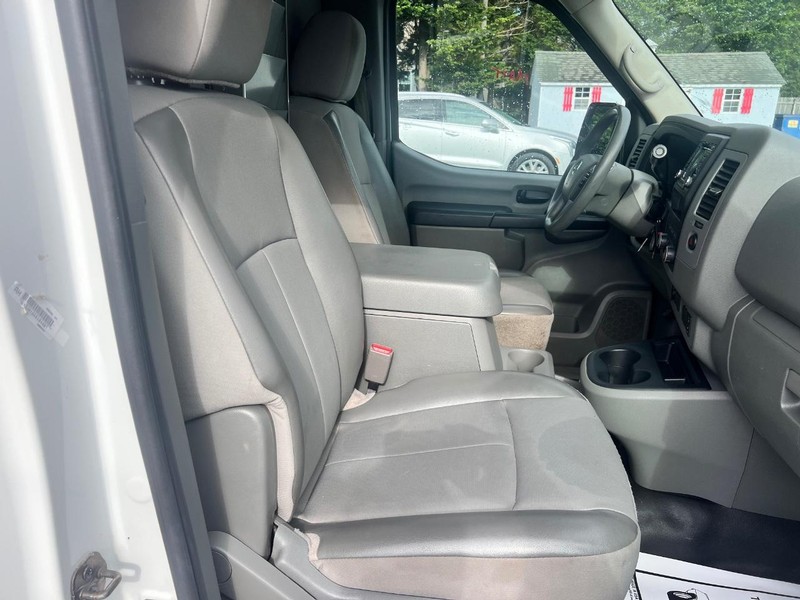 Nissan NV Vehicle Image 18
