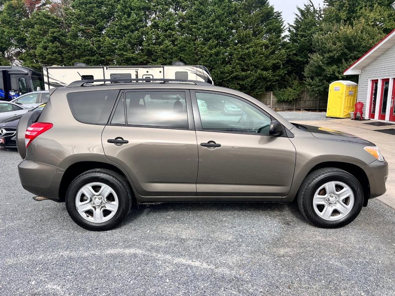 Toyota RAV4 Vehicle Image 04