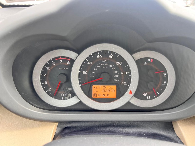 Toyota RAV4 Vehicle Image 11