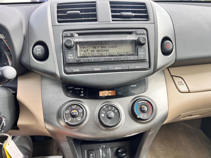 Toyota RAV4 Vehicle Image 12