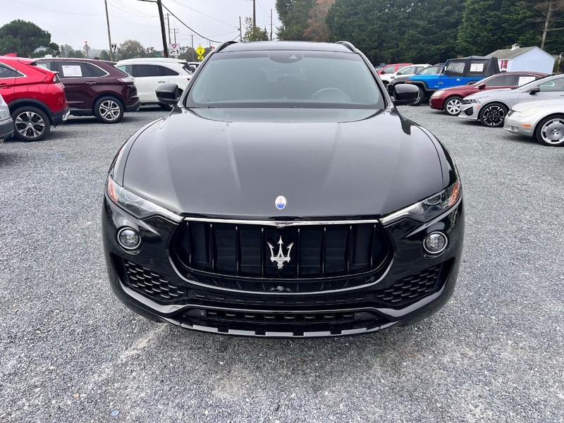 Maserati Levante Vehicle Image 02