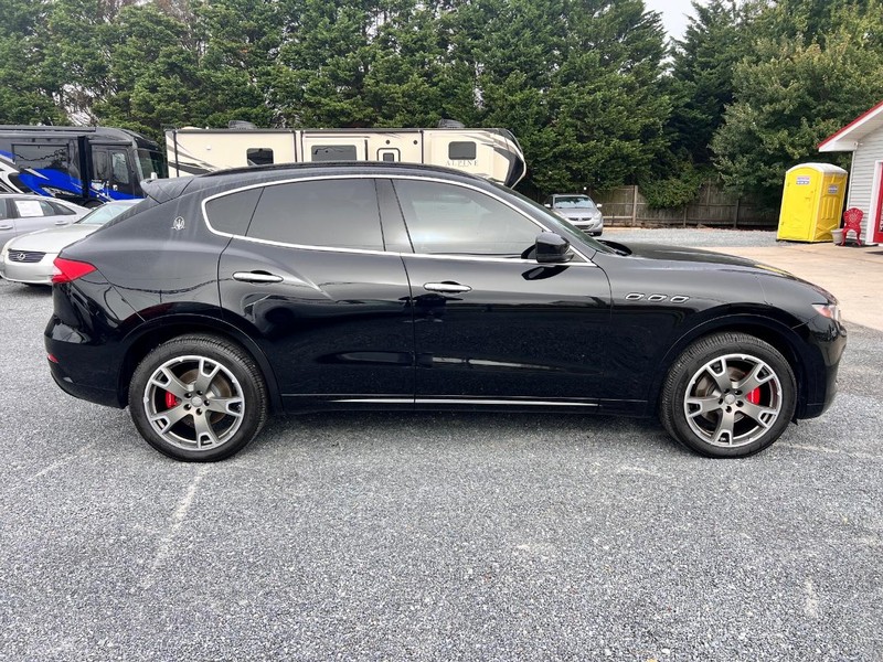 Maserati Levante Vehicle Image 04