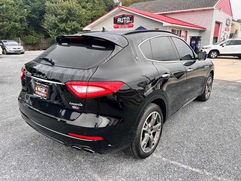 Maserati Levante Vehicle Image 05