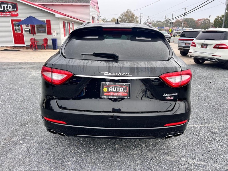 Maserati Levante Vehicle Image 06