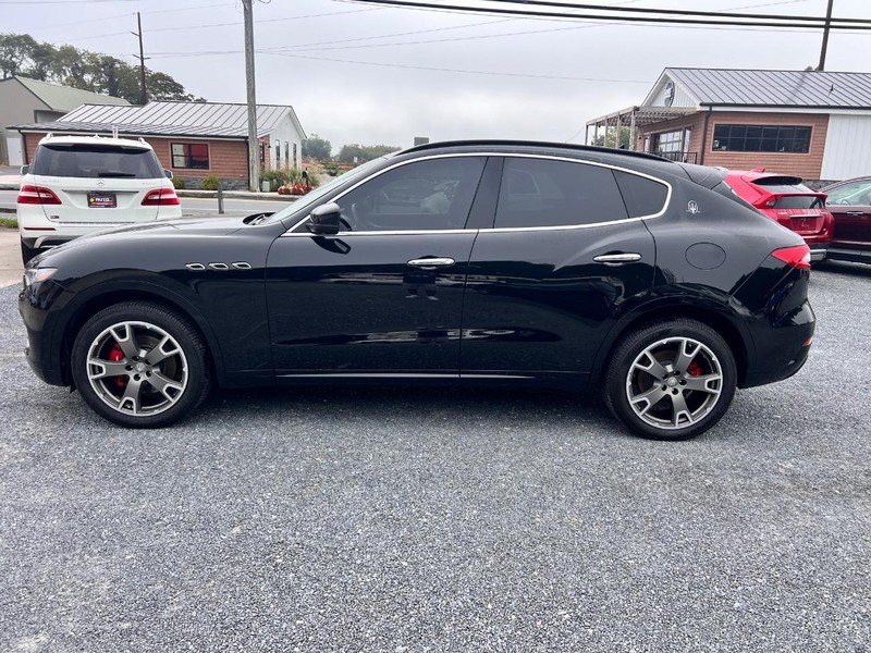 Maserati Levante Vehicle Image 08