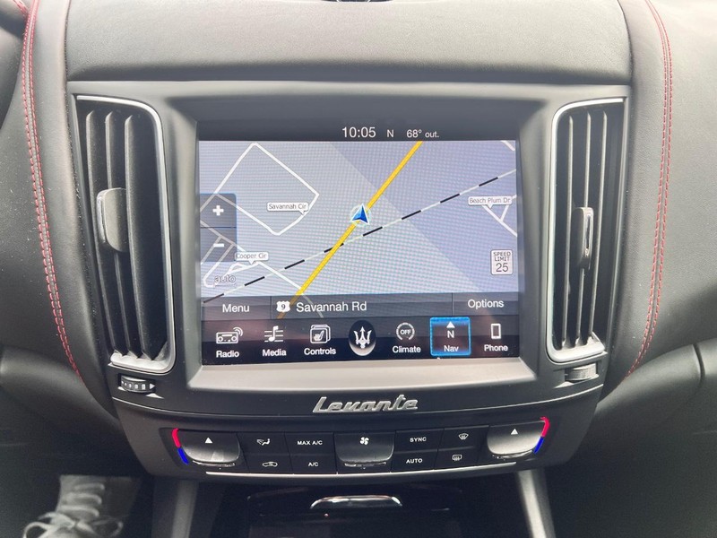 Maserati Levante Vehicle Image 12