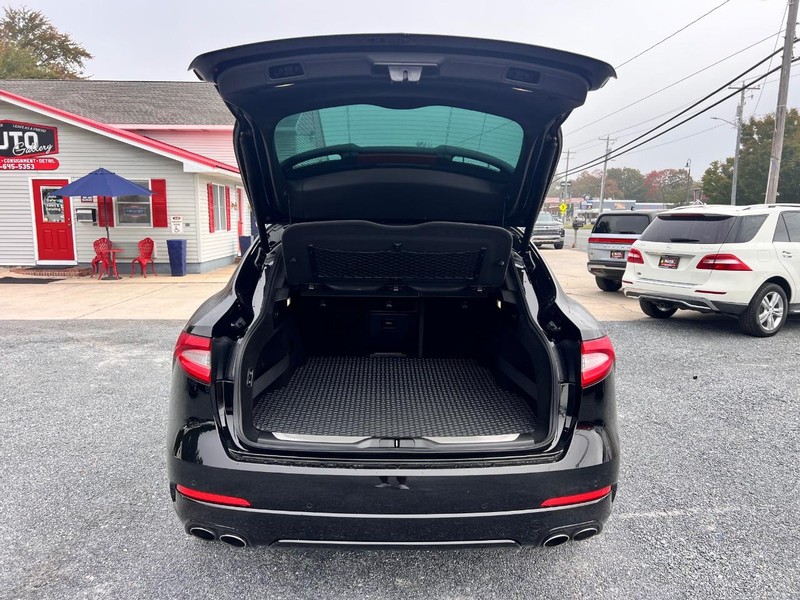 Maserati Levante Vehicle Image 16