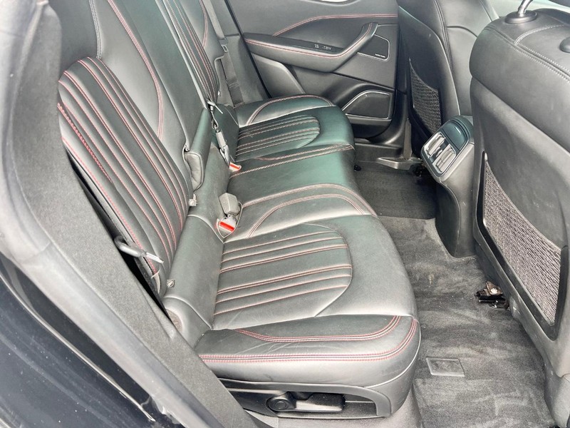 Maserati Levante Vehicle Image 18