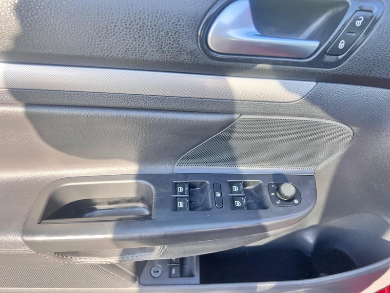 Volkswagen Jetta Vehicle Image 09