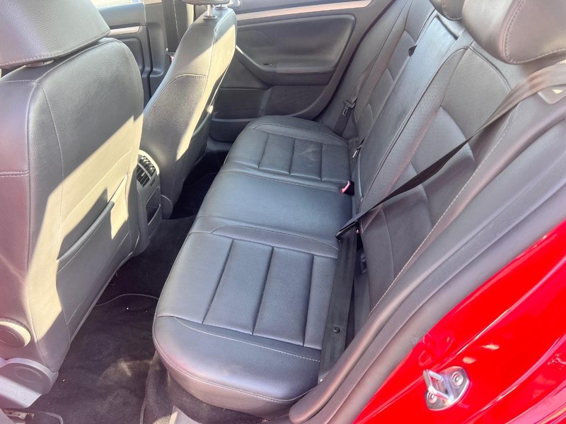 Volkswagen Jetta Vehicle Image 11