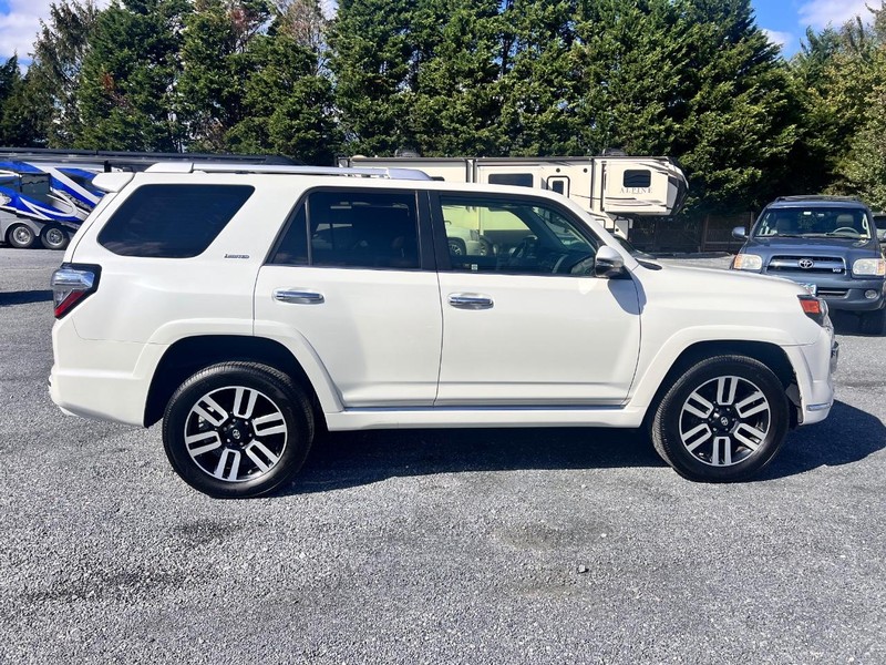 Toyota 4Runner Vehicle Image 04