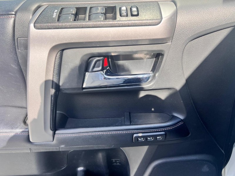 Toyota 4Runner Vehicle Image 09