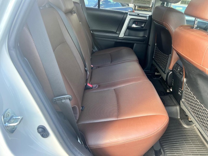 Toyota 4Runner Vehicle Image 18