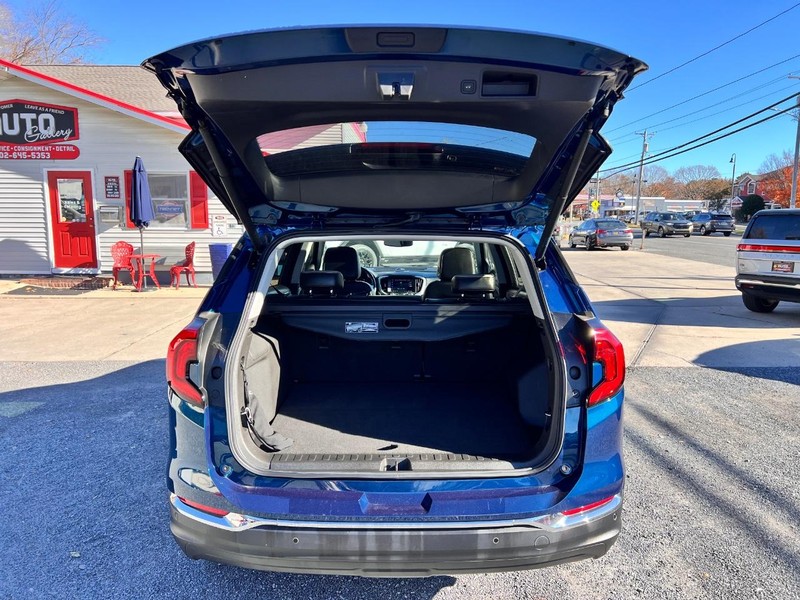 GMC Terrain Vehicle Image 16